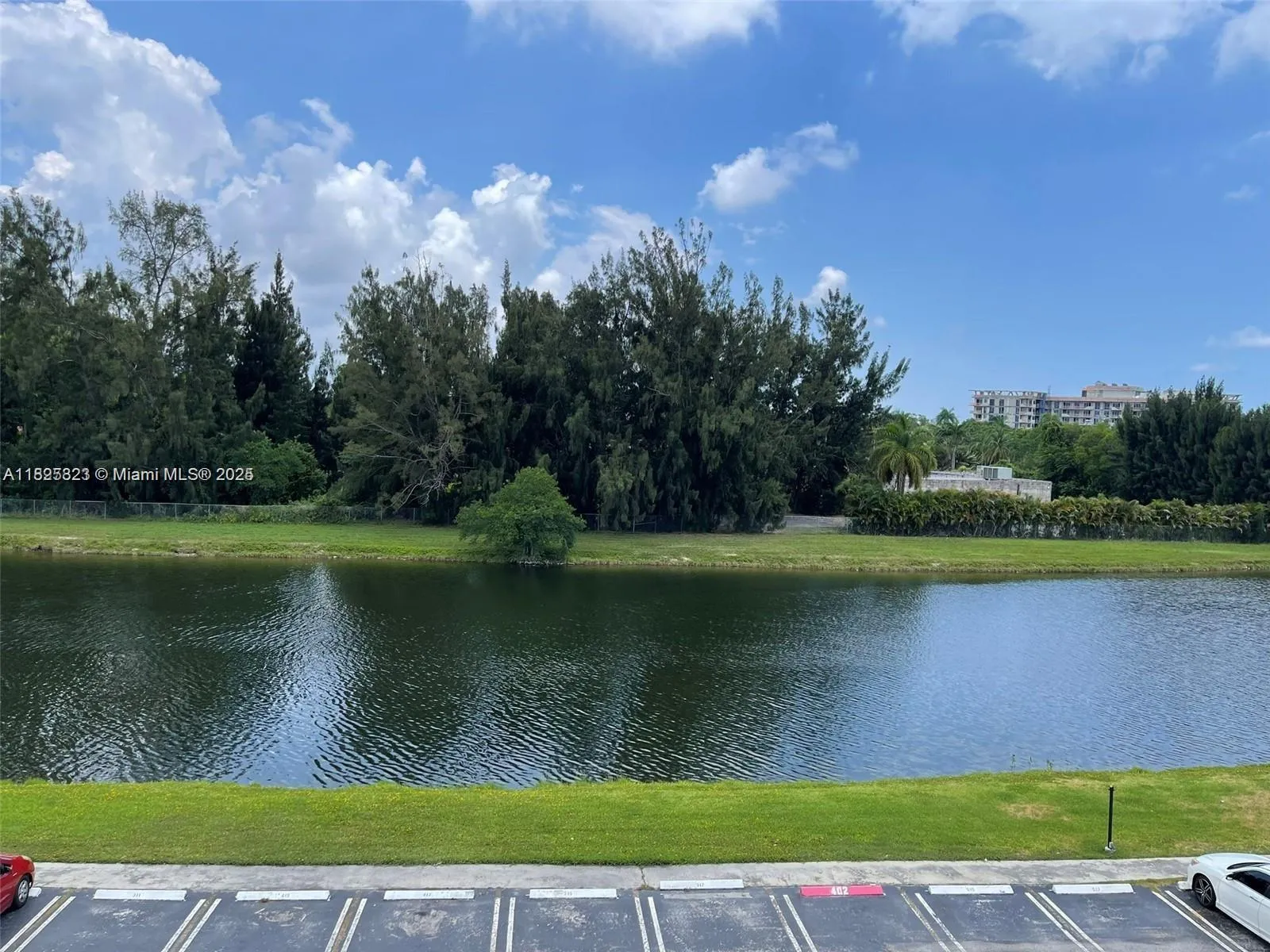 1 bedroom 1 bath for sale at 16465 NE 22nd Ave # 417, North Miami Beach FL 33160