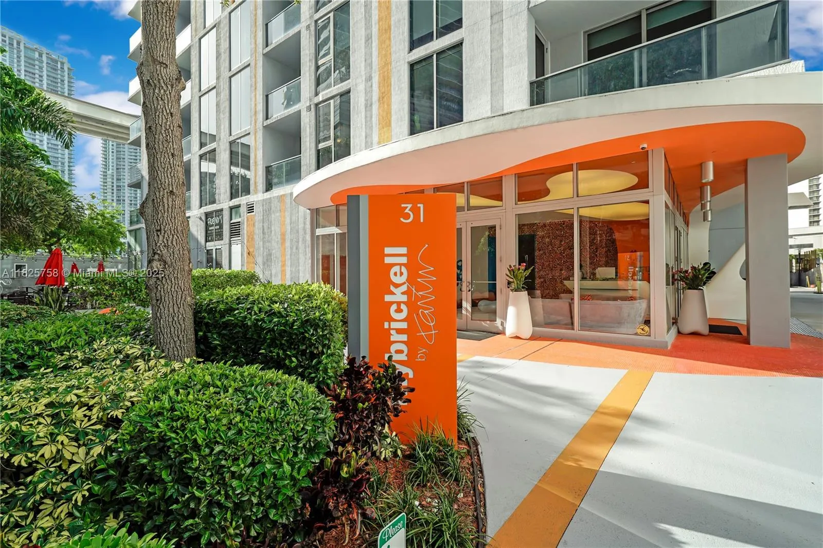 1 bedroom 1 bath for sale at 31 SE 6th St # 2706, Miami FL 33131