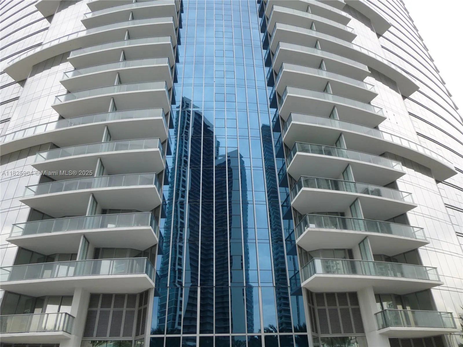 851 NE 1st Ave # 2612, Miami FL 33132