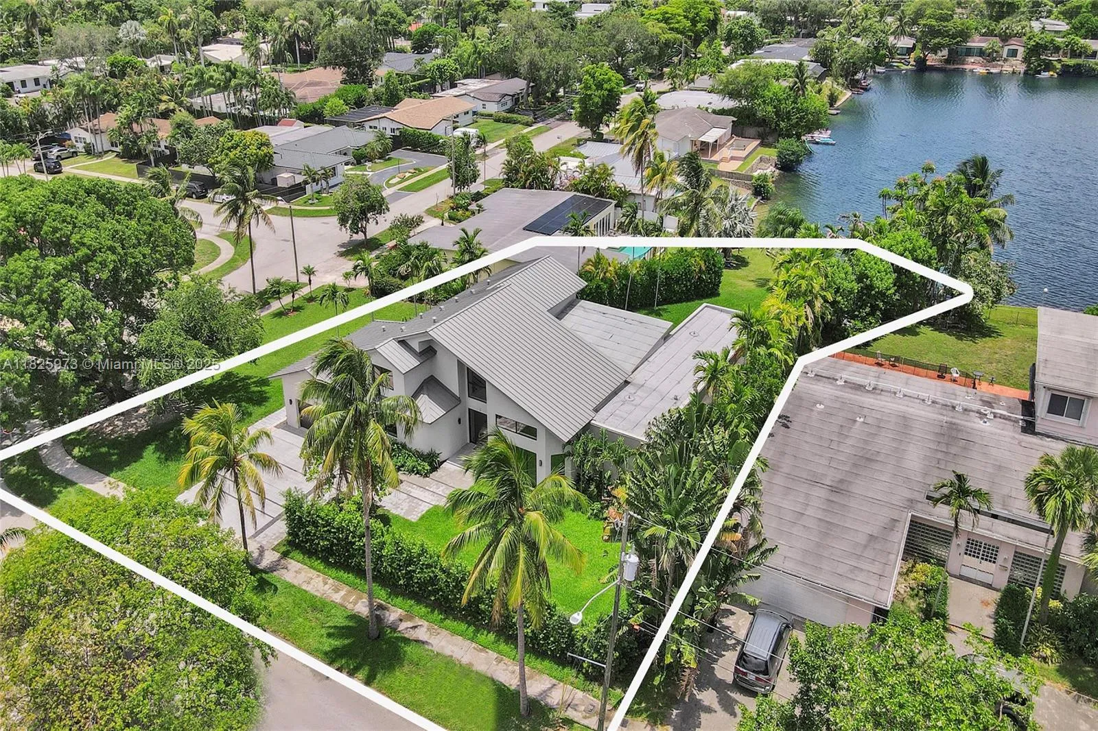 8 bedroom 5 bath for sale at 19651 NE 19th Pl, North Miami Beach FL 33179