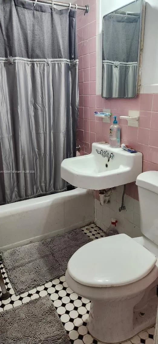 890 E 52nd St, Hialeah FL 33013