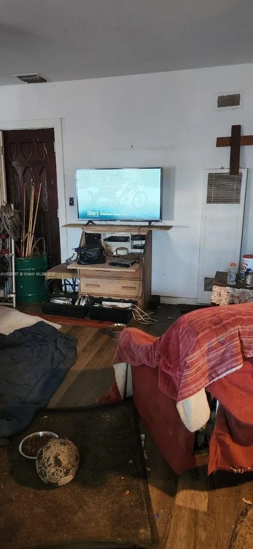 890 E 52nd St, Hialeah FL 33013