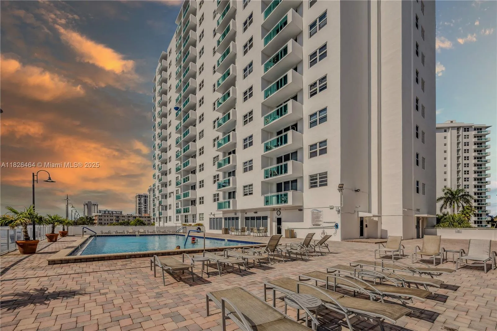 3000 S Ocean Dr # 702, Hollywood FL 33019