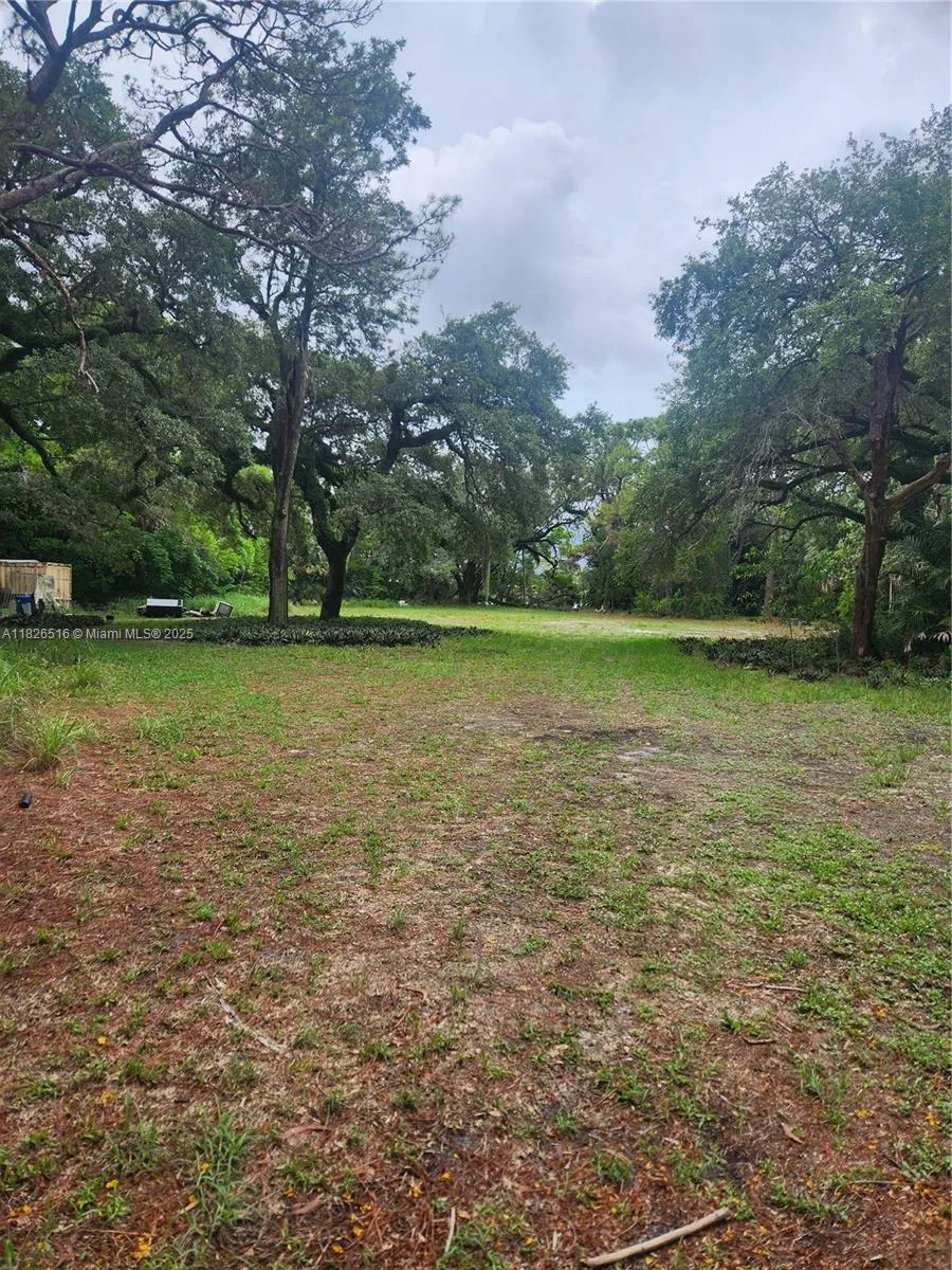 14 dr NW DR, Miami FL 33167