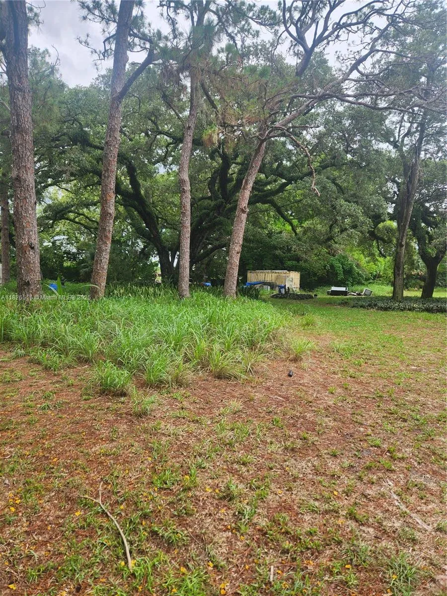 14 dr NW DR, Miami FL 33167