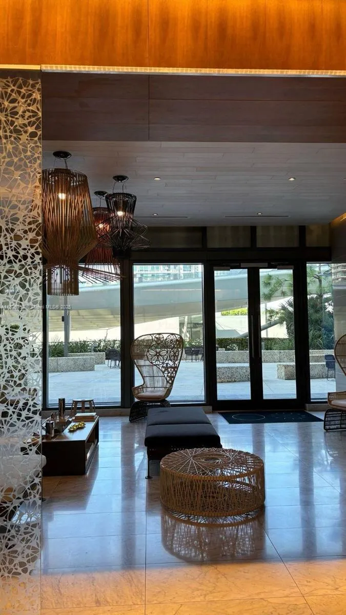 68 SE 6th St # 2804, Miami FL 33131