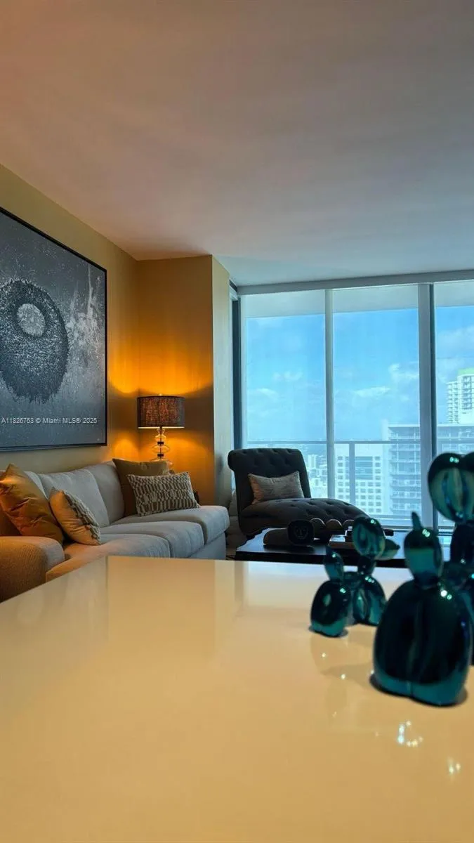 68 SE 6th St # 2804, Miami FL 33131