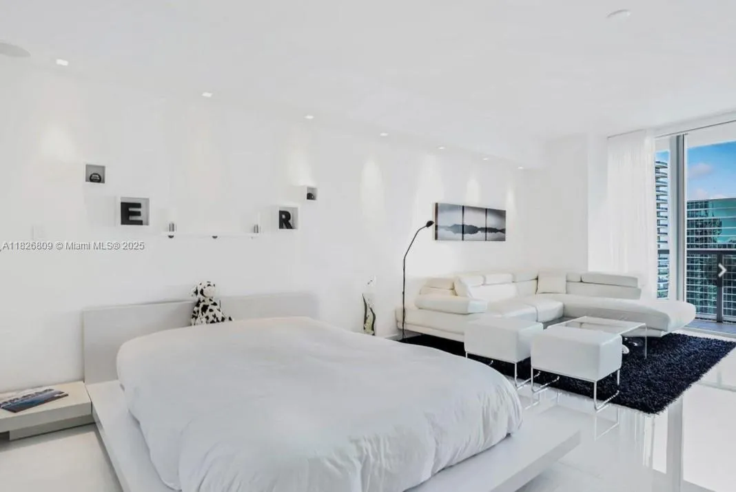 1 bath for sale at 475 Brickell Ave # 4310, Miami FL 33131