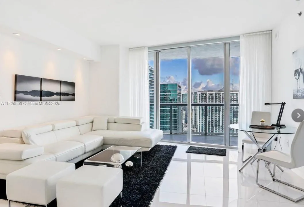475 Brickell Ave # 4310, Miami FL 33131