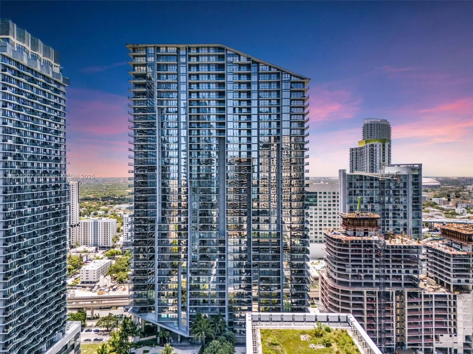 1 bedroom 1 bath for sale at 88 SW 7th St # 2107, Miami FL 33130