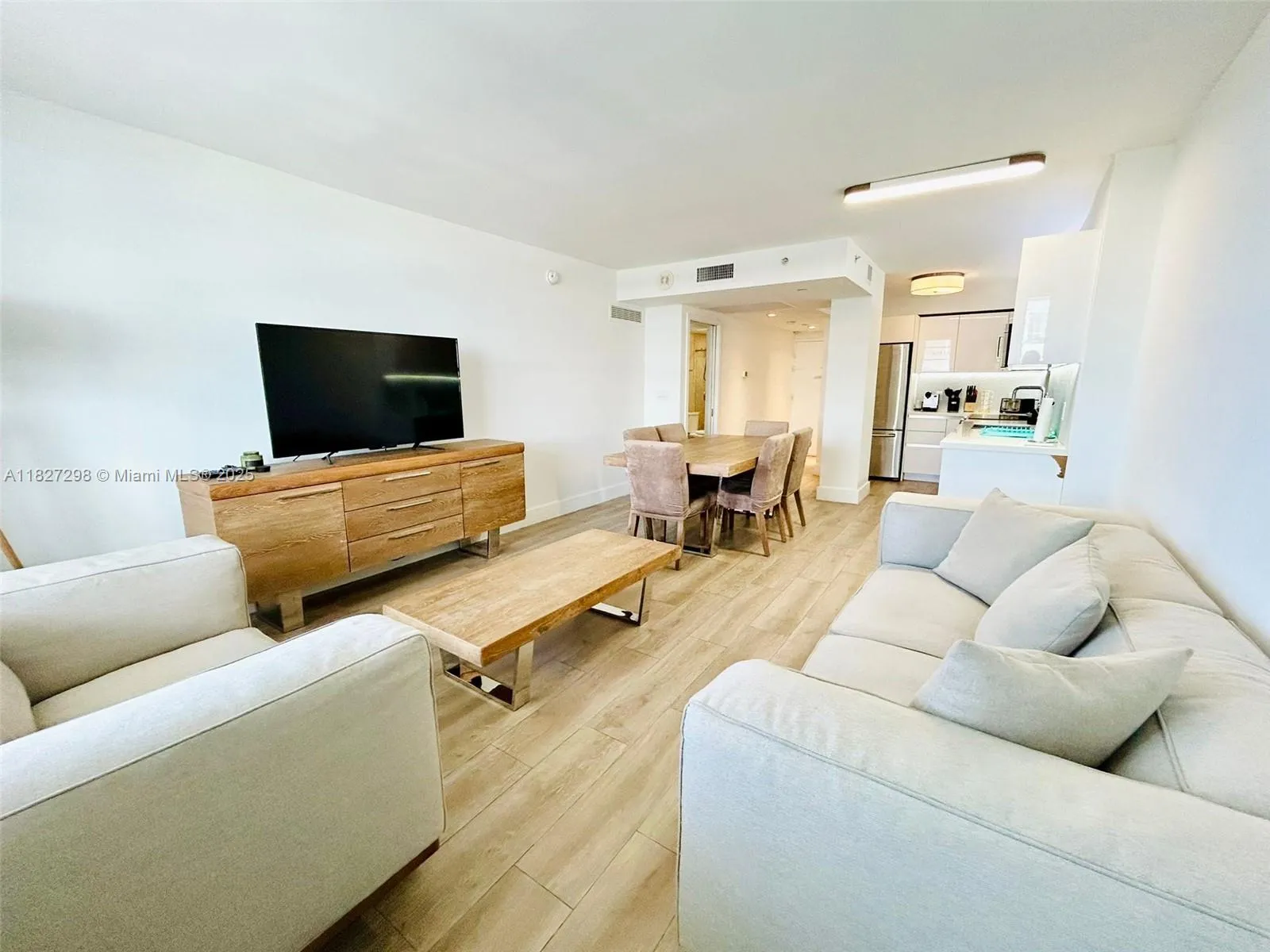 2 bedroom 2 bath for sale at 100 Lincoln Rd # 1429, Miami Beach FL 33139