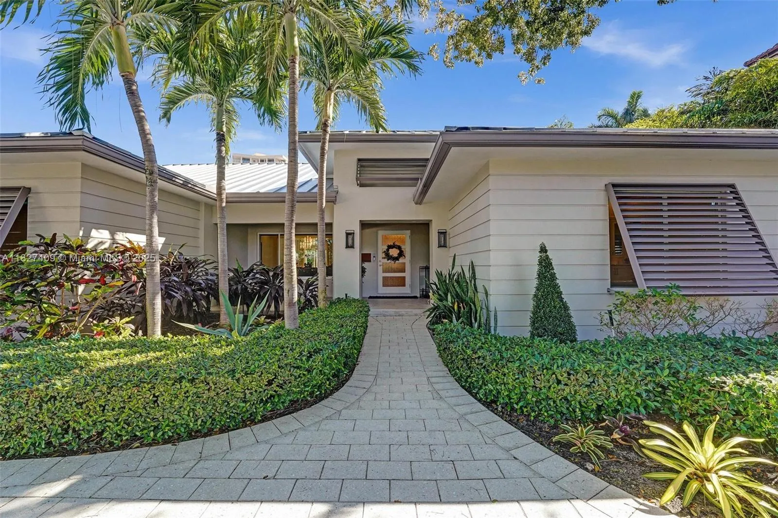 4 bedroom 4 bath for sale at 1206 E Lake Dr, Fort Lauderdale FL 33316