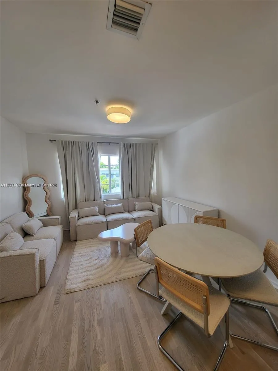 810 7th St # 206, Miami Beach FL 33139