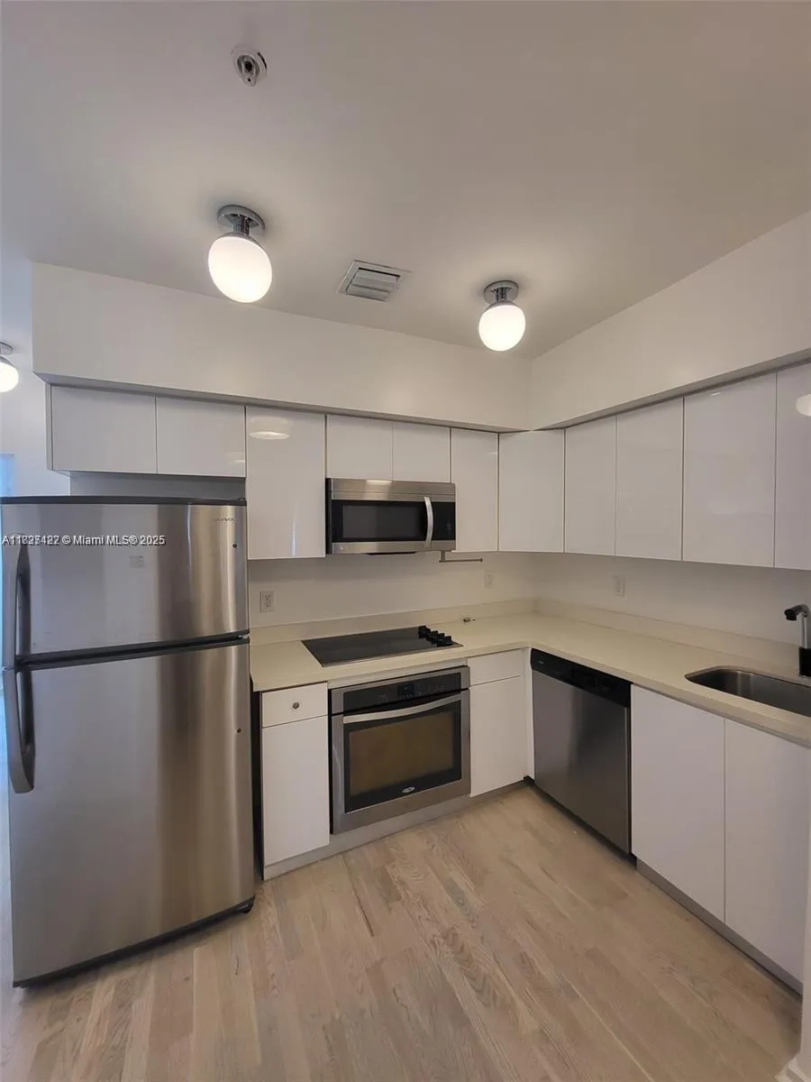 810 7th St # 206, Miami Beach FL 33139