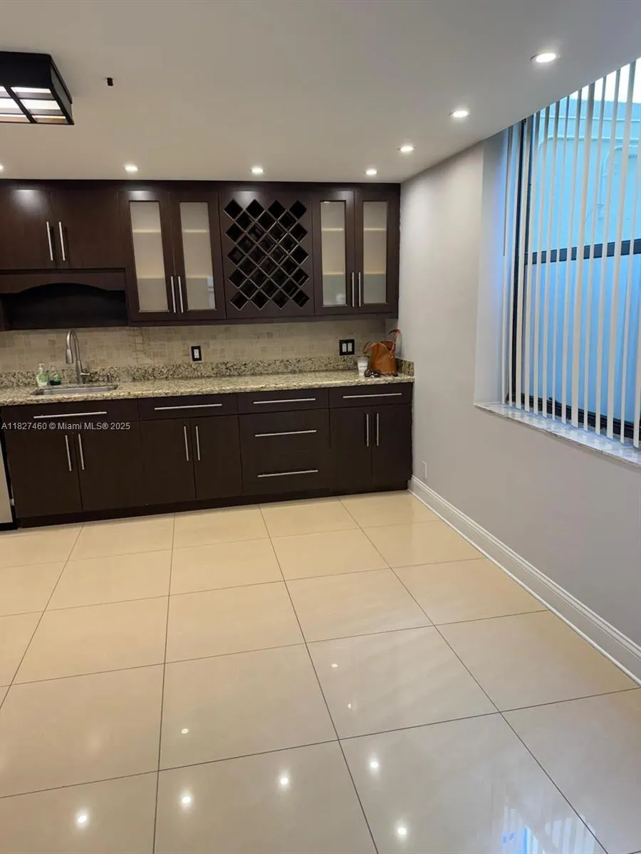 20401 NE 30th Ave # 8, Aventura FL 33180