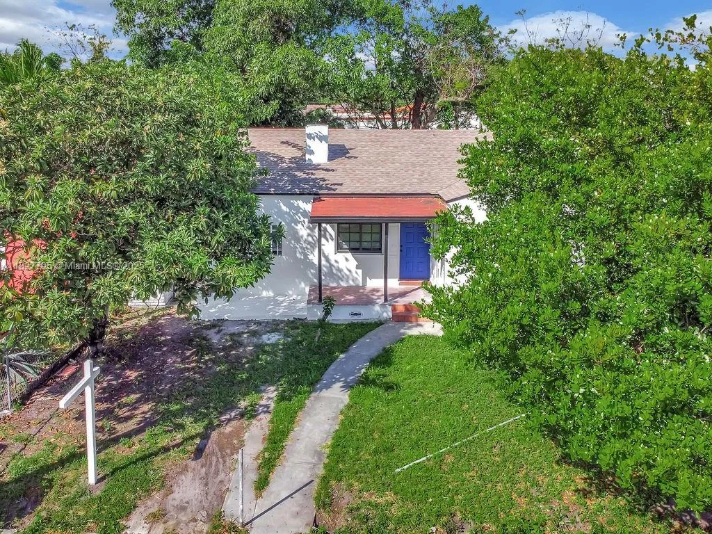 3 bedroom 2 bath for sale at 547 NW 49th St, Miami FL 33127