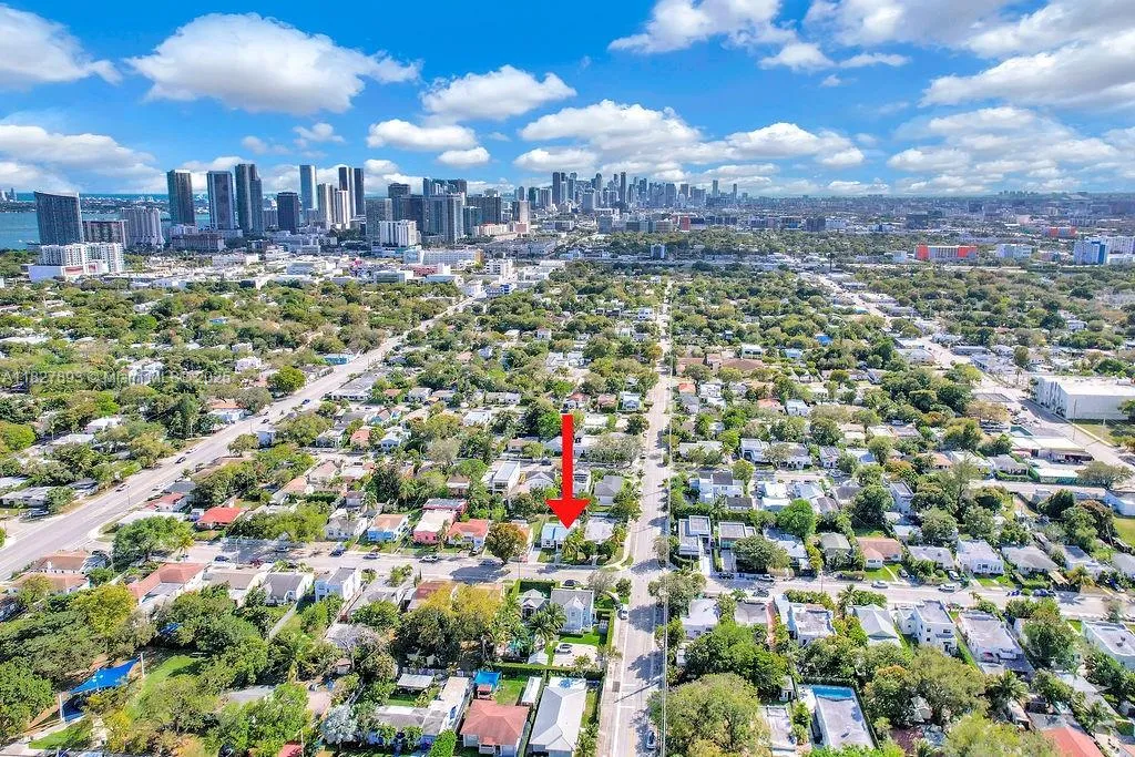 84 NW 48th St, Miami FL 33127