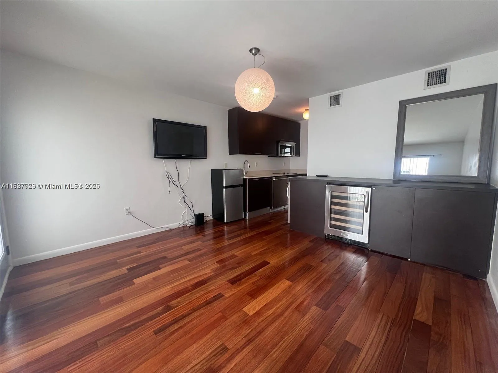 1 bedroom 1 bath for sale at 1550 Pennsylvania Ave # 126, Miami Beach FL 33139