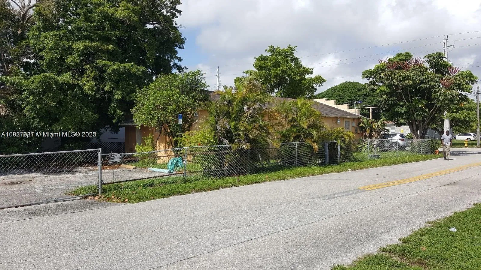 5 bedroom 2 bath for sale at 520 NW 2nd Ave, Hallandale Beach FL 33009