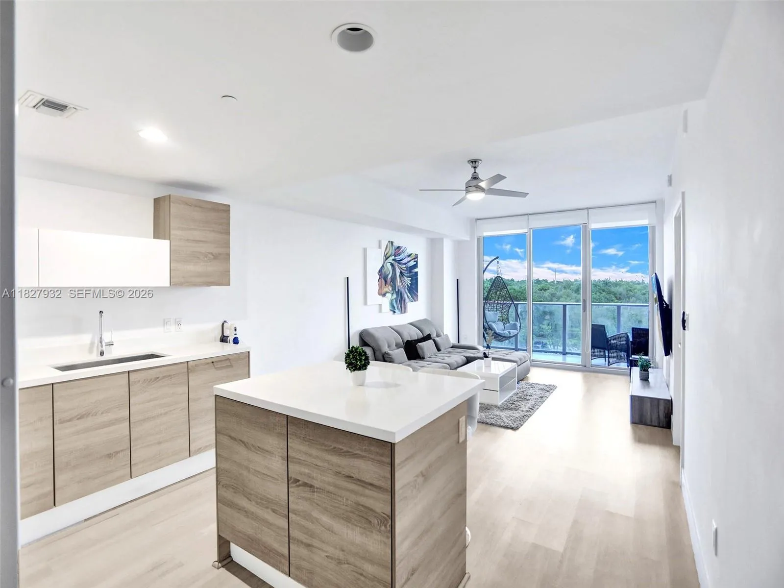 16385 Biscayne Blvd # 403, North Miami Beach FL 33160