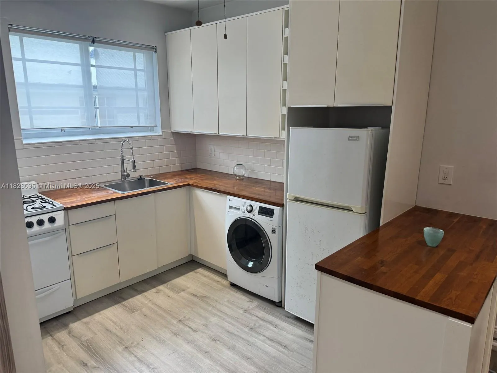 1 bedroom 1 bath for sale at 637 12th St # 6, Miami Beach FL 33139