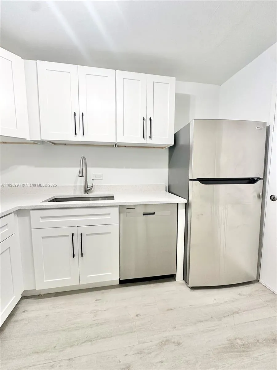 6890 N Kendall Dr # B204, Pinecrest FL 33156