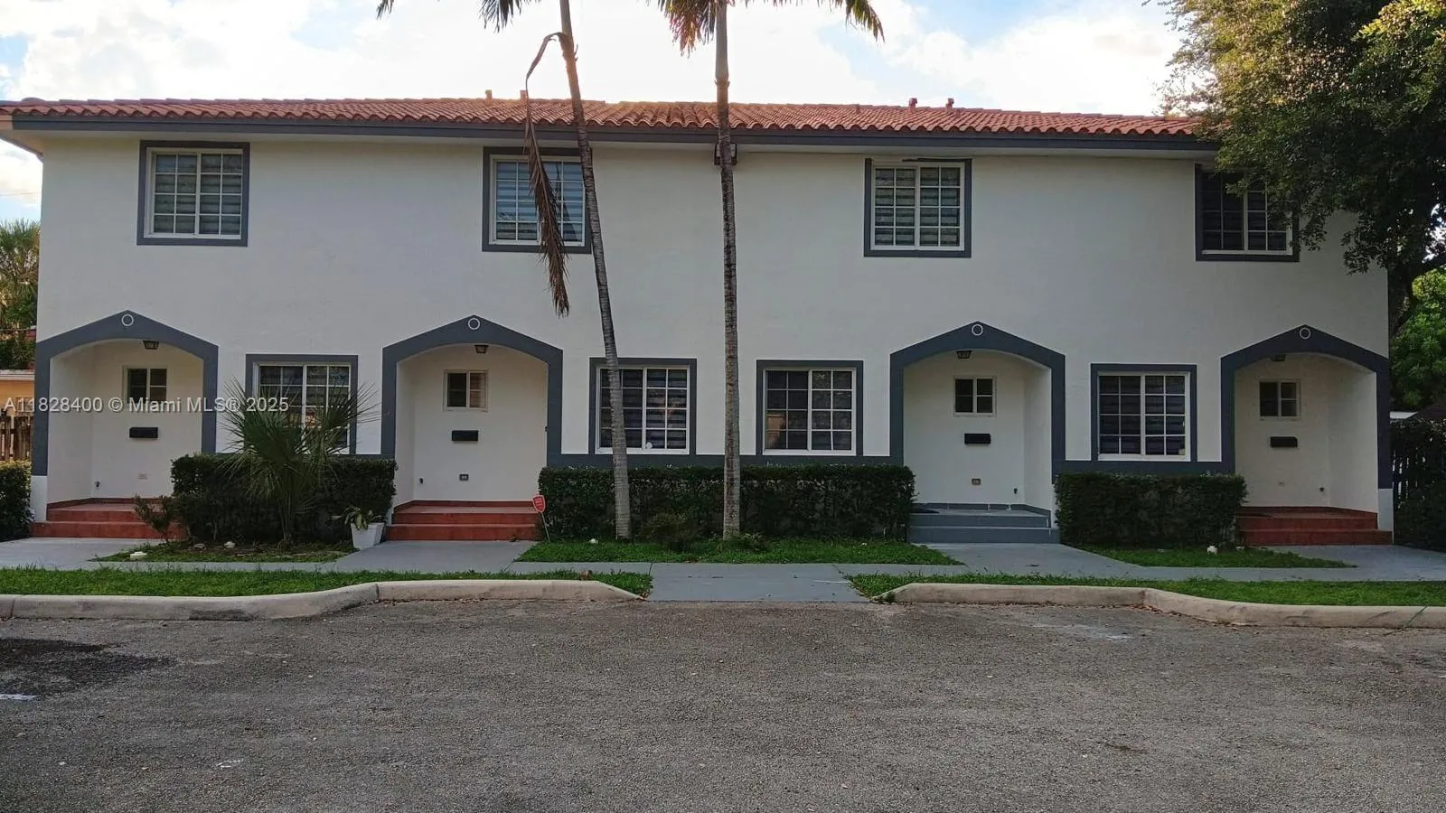 2 bedroom 2 bath for sale at 968 N 18th Ct, Hollywood FL 33020