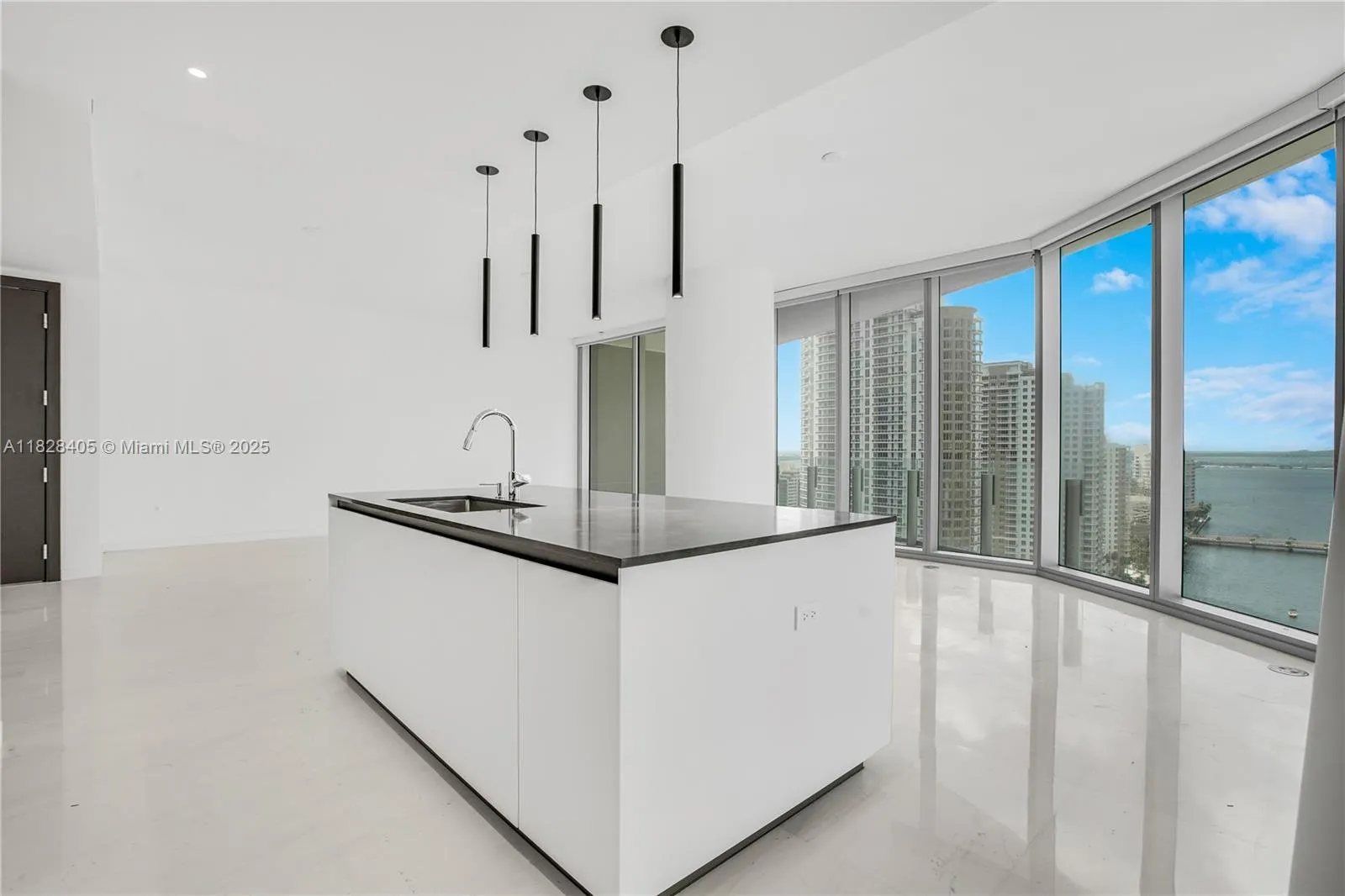 3 bedroom 3 bath for sale at 300 Biscayne Blvd Way # 2107, Miami FL 33131