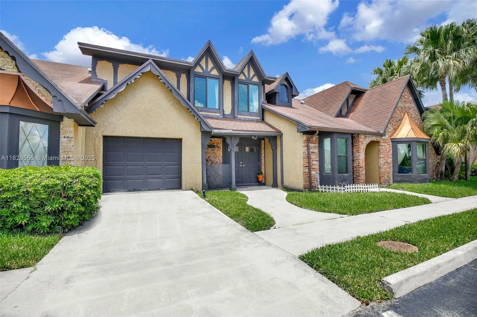 3 bedroom 2 bath for sale at 9081 NW 45th St, Sunrise FL 33351