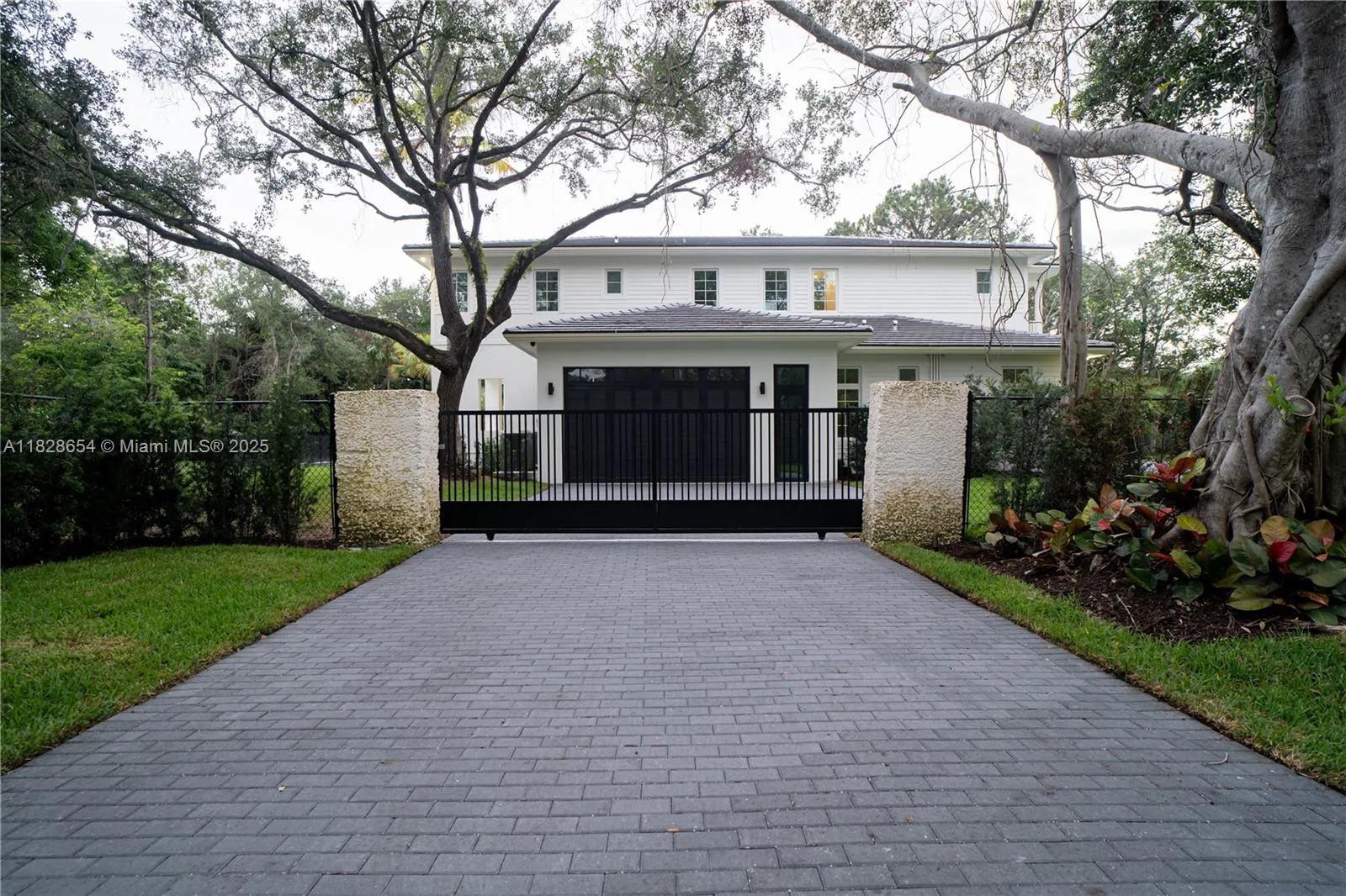 7605 SW 71st Ave, Miami FL 33143