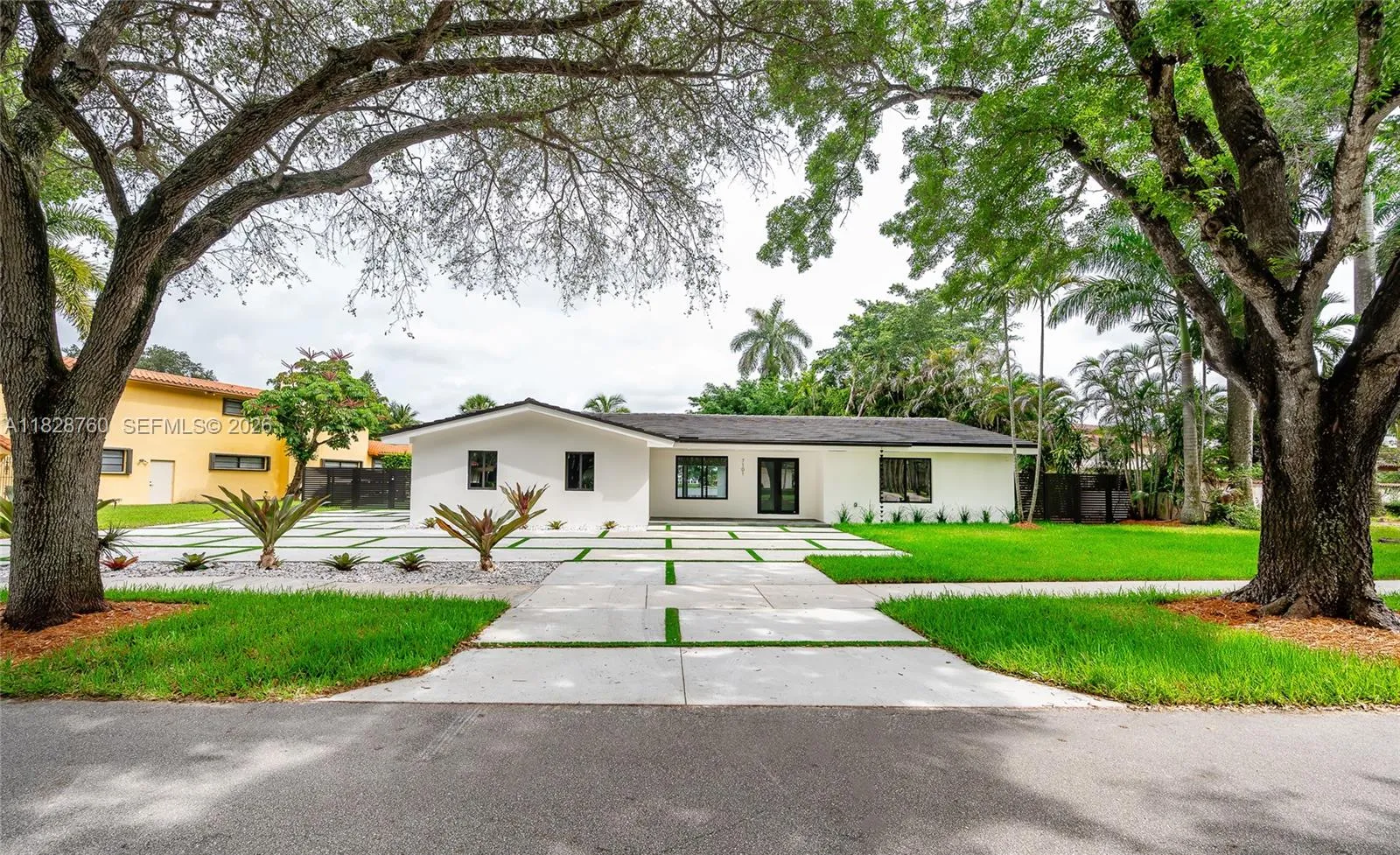 4 bedroom 4 bath for sale at 7101 E Troon Cir, Miami Lakes FL 33014