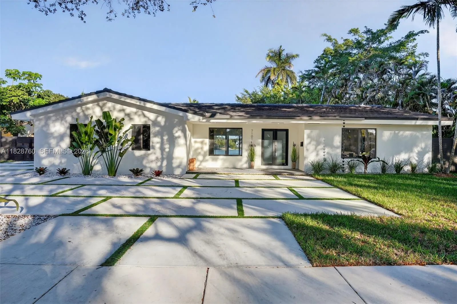 7101 E Troon Cir, Miami Lakes FL 33014