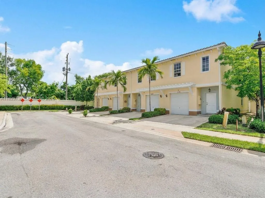 1128 NW 40th Ter, Lauderhill FL 33313