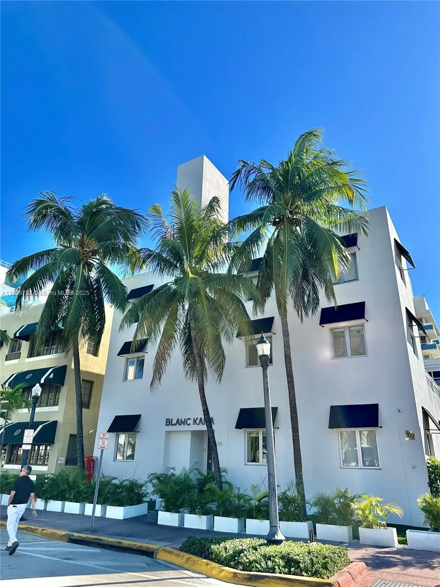205 Collins Ave, Miami Beach FL 33139