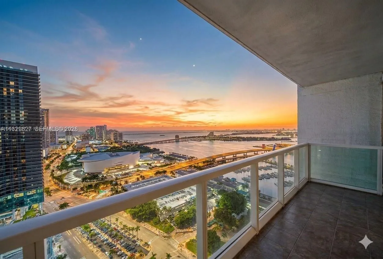 1 bedroom 1 bath for sale at 244 Biscayne Blvd # 3704, Miami FL 33132