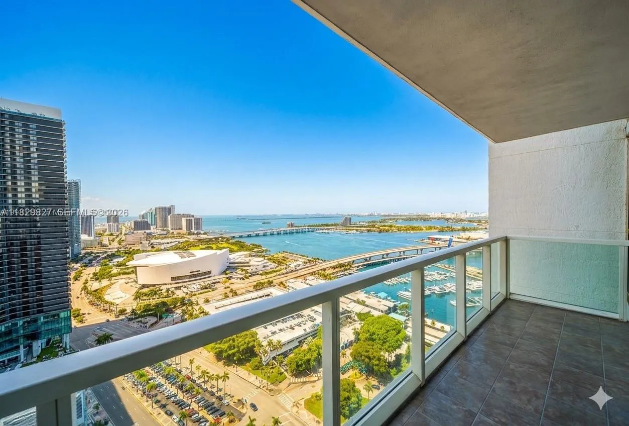 244 Biscayne Blvd # 3704, Miami FL 33132