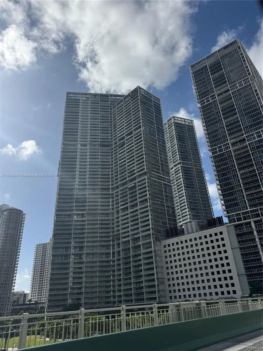 2 bedroom 2 bath for sale at 475 Brickell Ave # 4207, Miami FL 33131