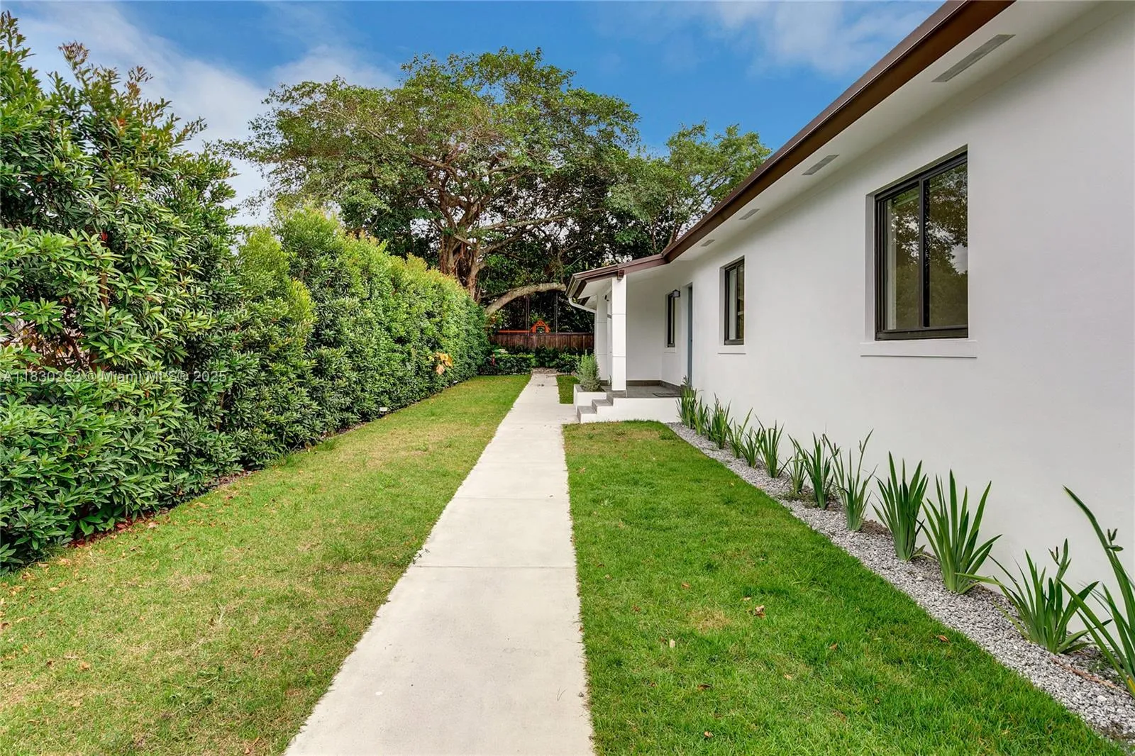 36 NW 52nd St, Miami FL 33127