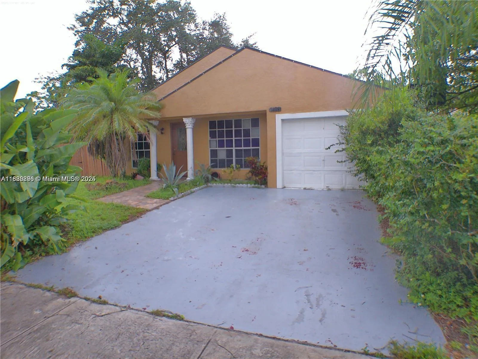 3 bedroom 2 bath for sale at 1490 SW 85th Ter, Pembroke Pines FL 33025