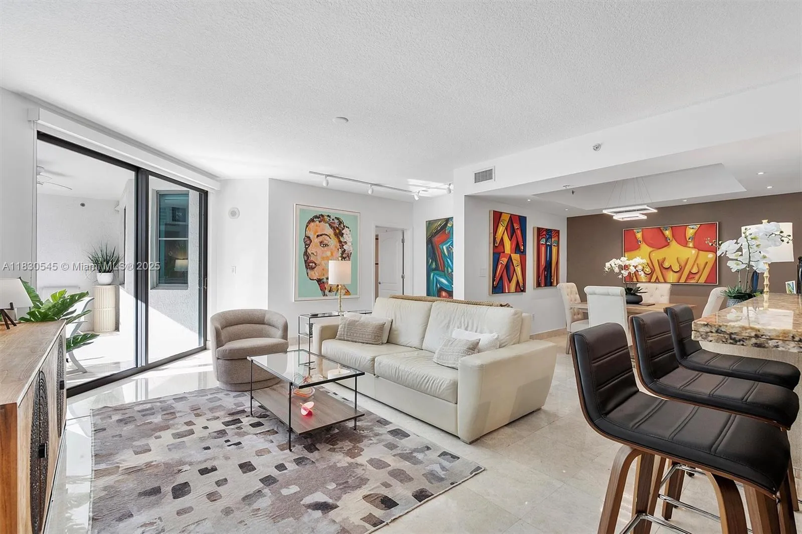2 bedroom 2 bath for sale at 110 Washington Ave # 1608, Miami Beach FL 33139