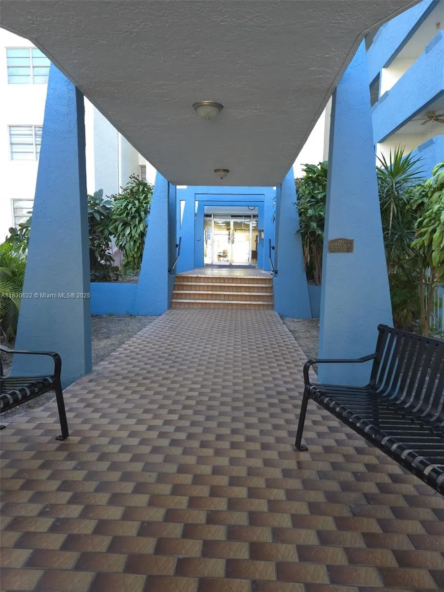 5050 NW 7th St # 709, Miami FL 33126