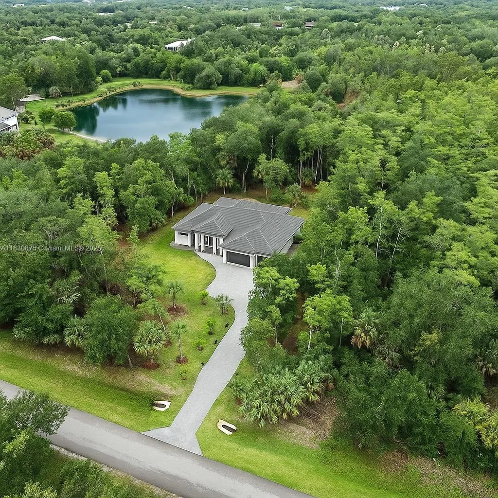 209 35TH AVE NW, Naples FL 34120