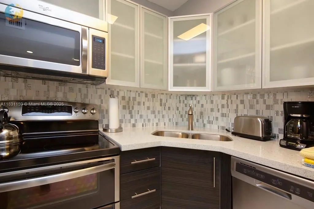 5225 Collins Ave # 1404, Miami Beach FL 33140