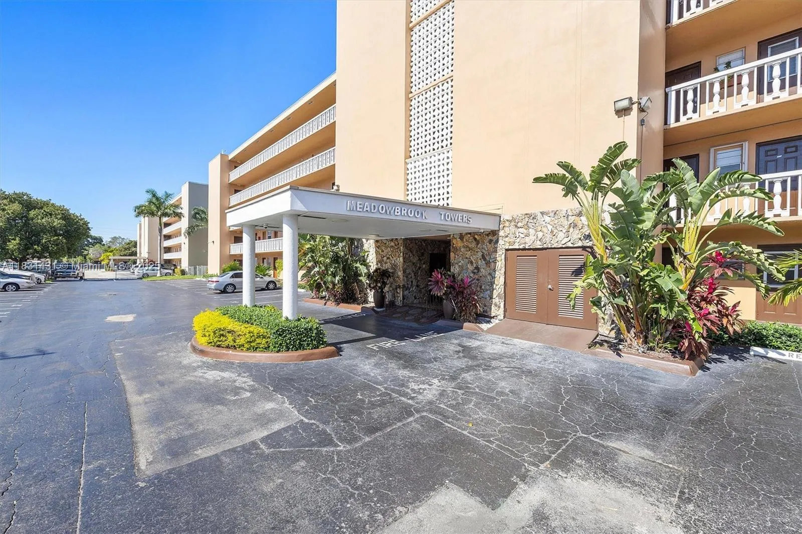 2 bedroom 2 bath for sale at 219 NE 14th Ave # 101, Hallandale Beach FL 33009
