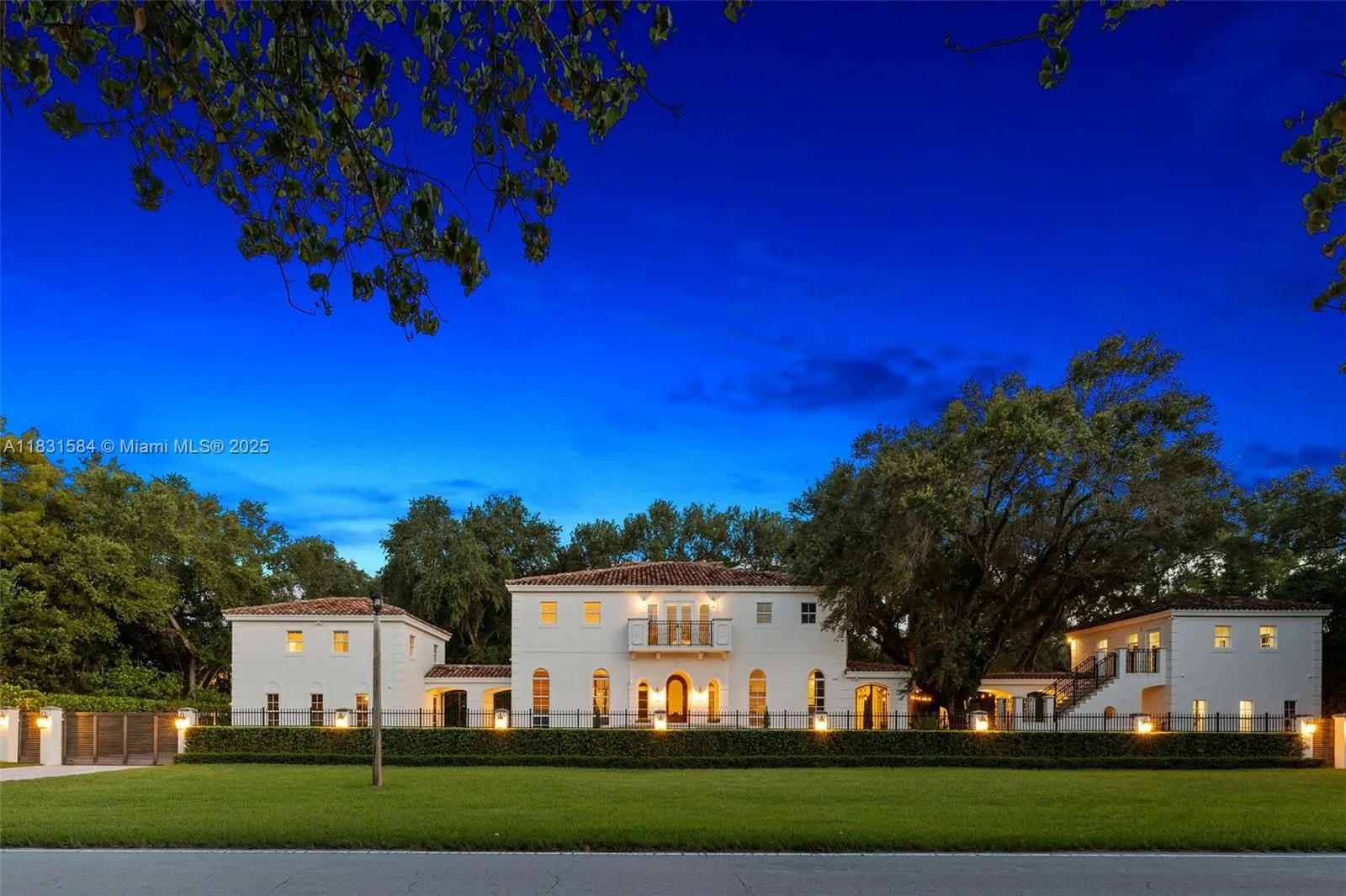 6 bedroom 6 bath for sale at 506 Sunset Dr, Coral Gables FL 33143