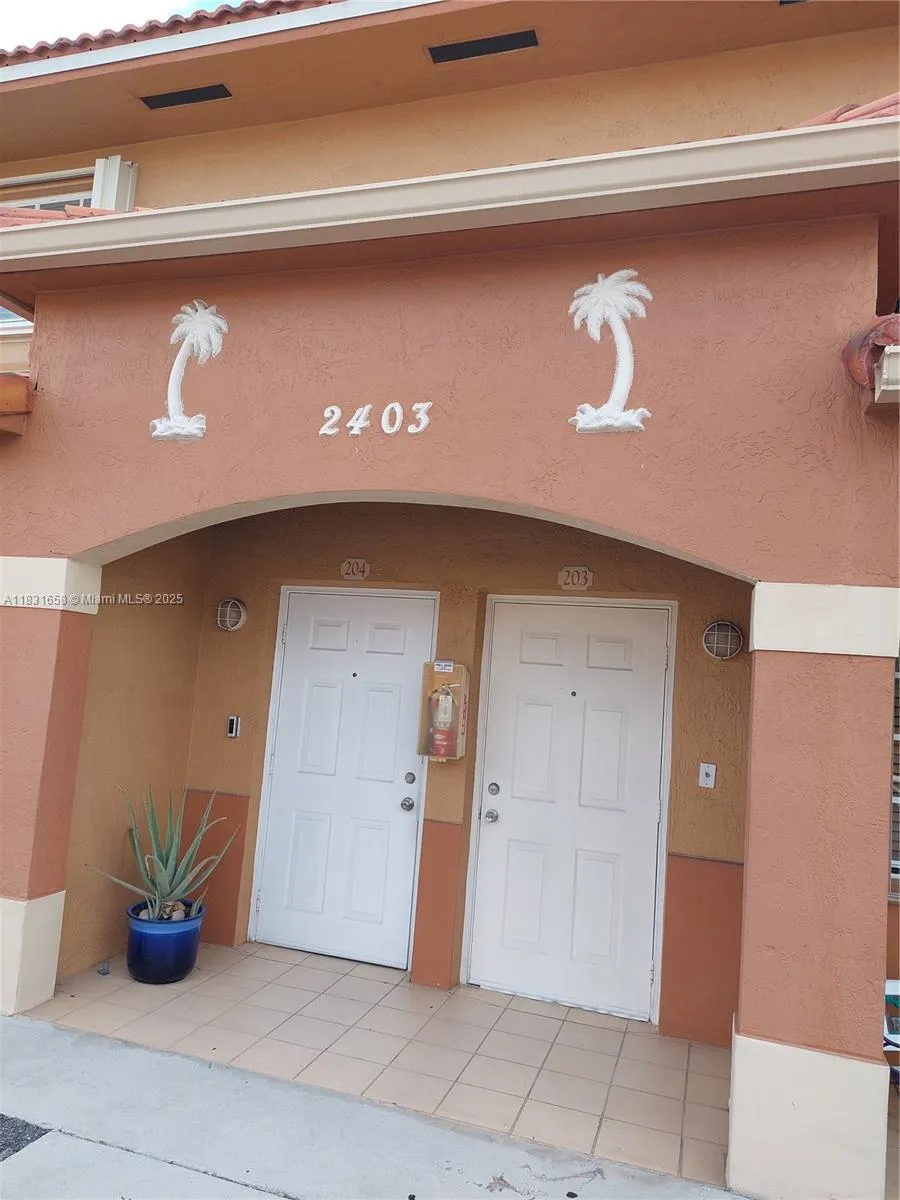 3 bedroom 2 bath for sale at 2403 W 76th St # 203, Hialeah FL 33016