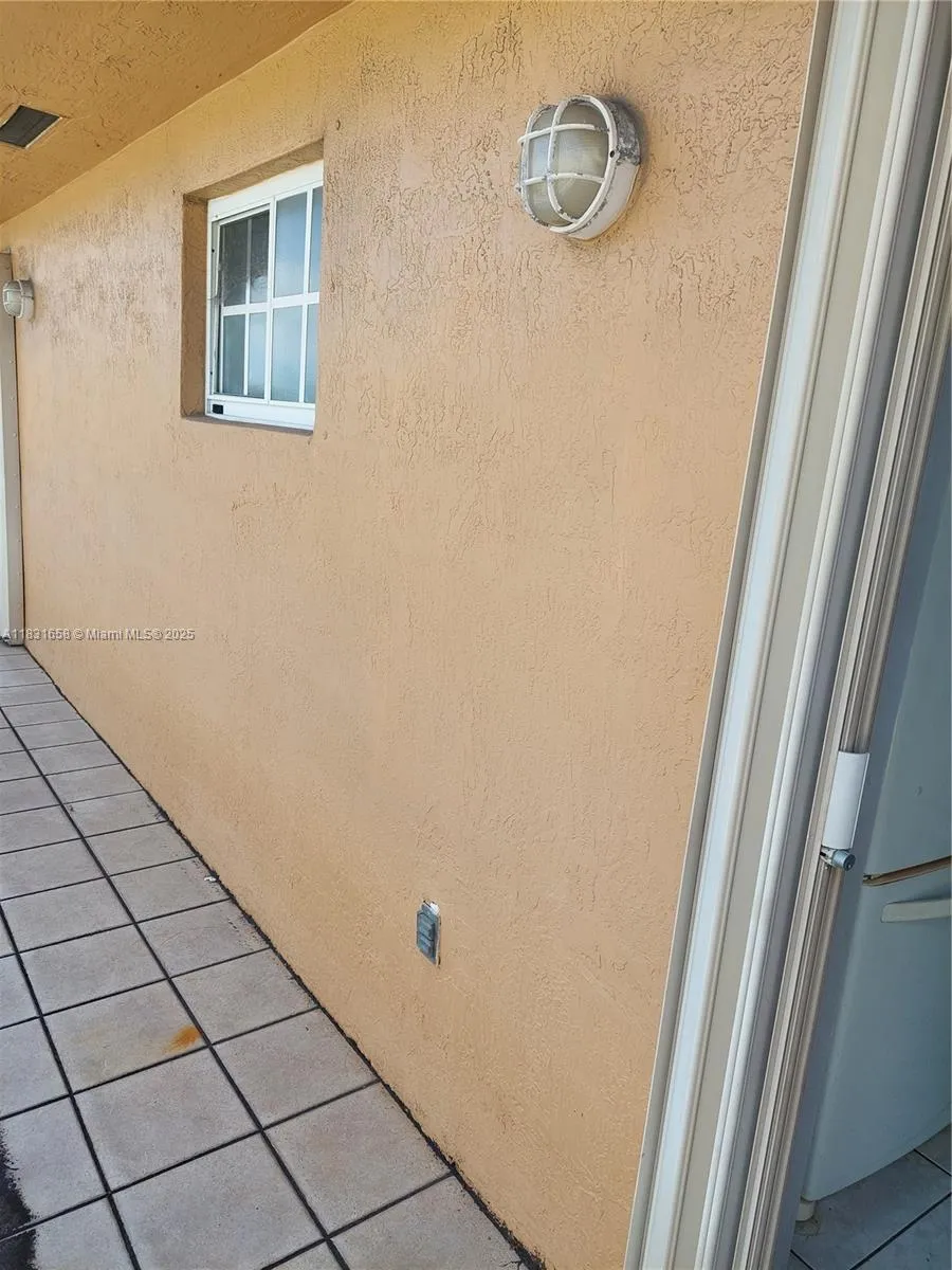 2403 W 76th St # 203, Hialeah FL 33016