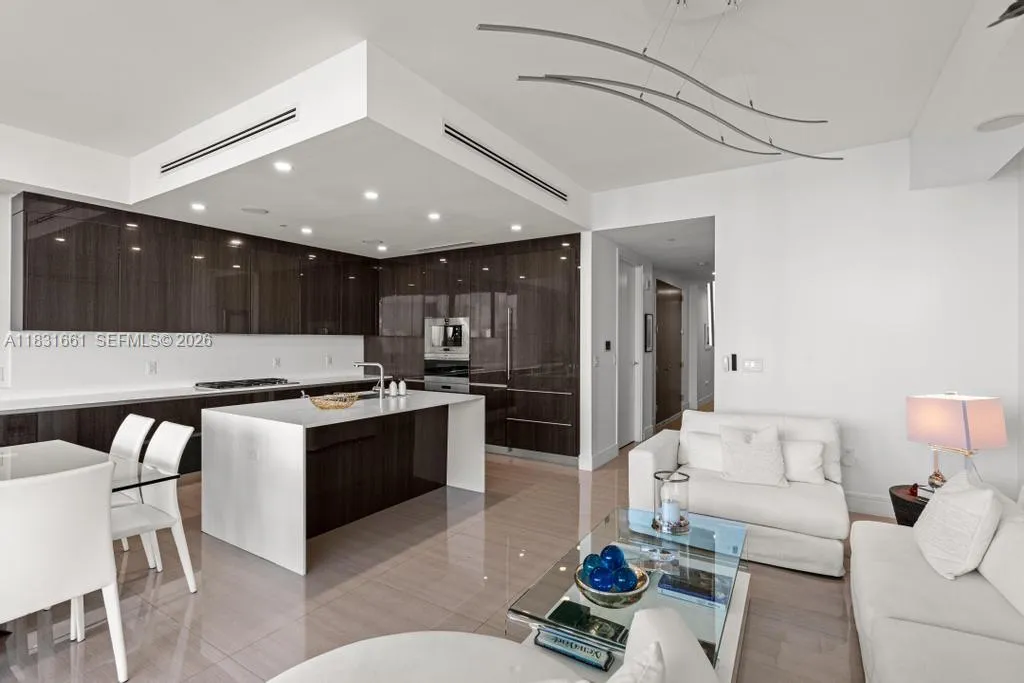 3250 NE 188th St # 904, Aventura FL 33180
