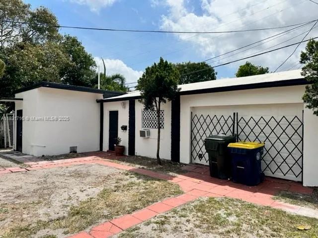 42 SE 10th Ter, Dania Beach FL 33004