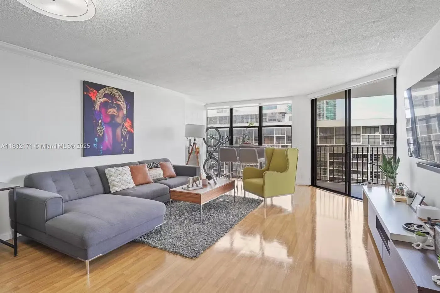 1 bedroom 1 bath for sale at 1901 Brickell Ave # B1706, Miami FL 33129